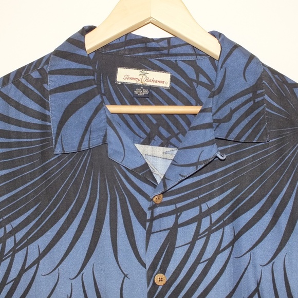 Tommy Bahama Hawaiian Short Sleeve Shirt - Picture 2 of 7